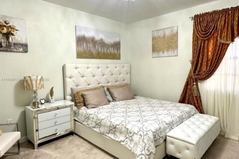 Townhouse in Florida City, Florida 3 bedrooms № 1954240 - photo 17