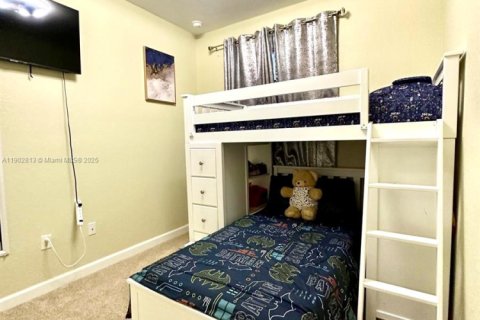 Townhouse in Florida City, Florida 3 bedrooms № 1954240 - photo 7