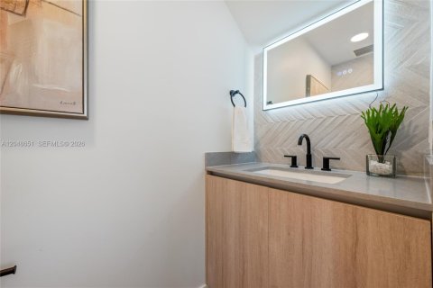 Townhouse in Miami, Florida 4 bedrooms, 248.14 sq.m. № 2241596 - photo 13