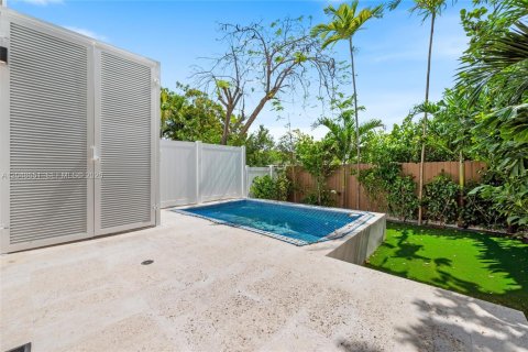 Townhouse in Miami, Florida 4 bedrooms, 248.14 sq.m. № 2241596 - photo 27