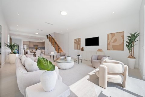 Townhouse in Miami, Florida 4 bedrooms, 248.14 sq.m. № 2241596 - photo 7