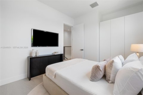 Townhouse in Miami, Florida 4 bedrooms, 248.14 sq.m. № 2241596 - photo 20