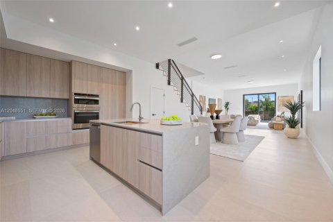 Townhouse in Miami, Florida 4 bedrooms, 248.14 sq.m. № 2241596 - photo 8