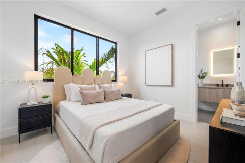 Townhouse in Miami, Florida 4 bedrooms, 248.14 sq.m. № 2241596 - photo 19