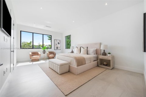 Townhouse in Miami, Florida 4 bedrooms, 248.14 sq.m. № 2241596 - photo 14