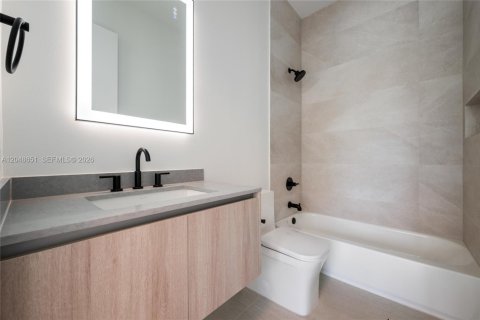 Townhouse in Miami, Florida 4 bedrooms, 248.14 sq.m. № 2241596 - photo 24