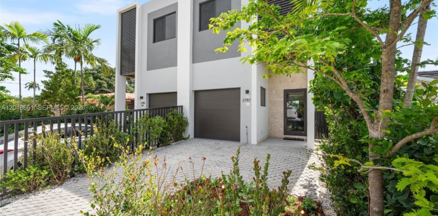 Townhouse in Miami, Florida 4 bedrooms, 248.14 sq.m. № 2241596