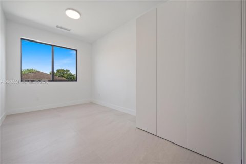 Townhouse in Miami, Florida 4 bedrooms, 248.14 sq.m. № 2241596 - photo 22