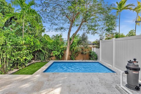 Townhouse in Miami, Florida 4 bedrooms, 248.14 sq.m. № 2241596 - photo 28