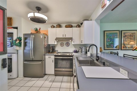 Condo in Bradenton, Florida, 2 bedrooms  № 1904202 - photo 19