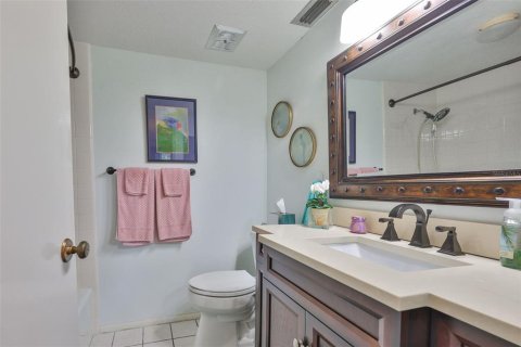 Condo in Bradenton, Florida, 2 bedrooms  № 1904202 - photo 26