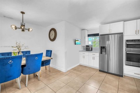 House in Miami Gardens, Florida 3 bedrooms, 173.26 sq.m. № 1944969 - photo 21