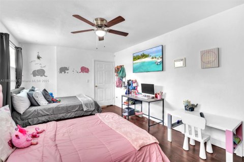 House in Miami Gardens, Florida 3 bedrooms, 173.26 sq.m. № 1944969 - photo 17