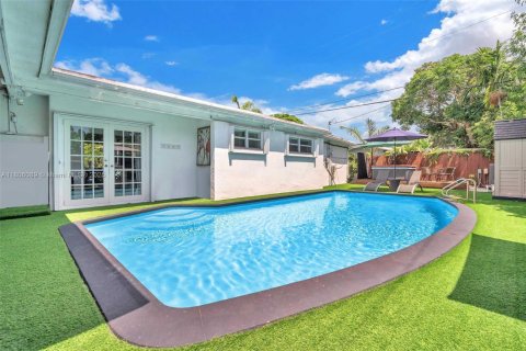 House in Miami Gardens, Florida 3 bedrooms, 173.26 sq.m. № 1944969 - photo 9