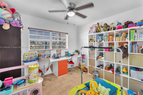 House in Miami Gardens, Florida 3 bedrooms, 173.26 sq.m. № 1944969 - photo 16