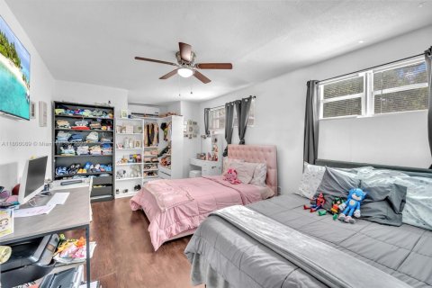 House in Miami Gardens, Florida 3 bedrooms, 173.26 sq.m. № 1944969 - photo 13