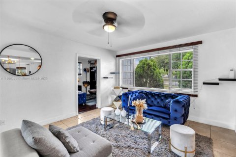 House in Miami Gardens, Florida 3 bedrooms, 173.26 sq.m. № 1944969 - photo 23