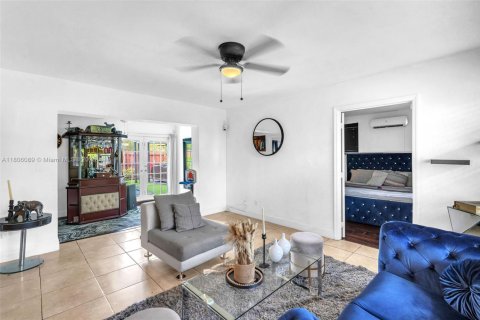 House in Miami Gardens, Florida 3 bedrooms, 173.26 sq.m. № 1944969 - photo 22