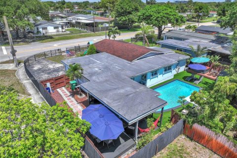 House in Miami Gardens, Florida 3 bedrooms, 173.26 sq.m. № 1944969 - photo 29