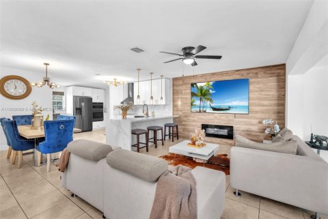 House in Miami Gardens, Florida 3 bedrooms, 173.26 sq.m. № 1944969 - photo 4