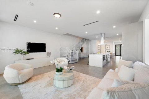 Купить таунхаус в Майами, Флорида 4 спальни, 222.97м2, № 1972157 - фото 4