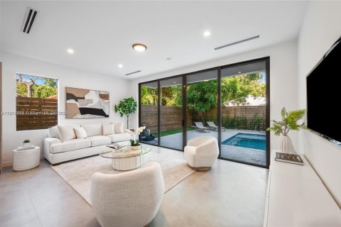Купить таунхаус в Майами, Флорида 4 спальни, 222.97м2, № 1972157 - фото 2