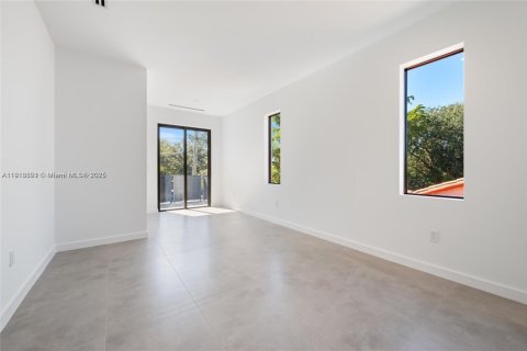 Купить таунхаус в Майами, Флорида 4 спальни, 222.97м2, № 1972157 - фото 18