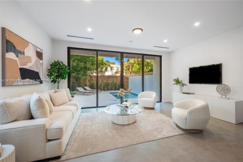 Купить таунхаус в Майами, Флорида 4 спальни, 222.97м2, № 1972157 - фото 5