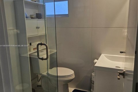 Condominio en venta en Hallandale Beach, Florida, 1 dormitorio, 78.69 m2 № 1715279 - foto 21