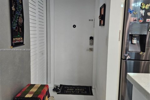 Condominio en venta en Hallandale Beach, Florida, 1 dormitorio, 78.69 m2 № 1715279 - foto 11