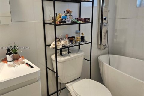 Condominio en venta en Hallandale Beach, Florida, 1 dormitorio, 78.69 m2 № 1715279 - foto 20
