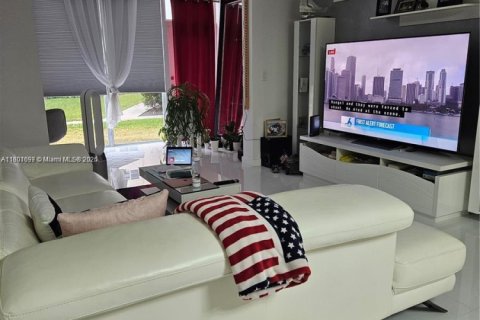 Condominio en venta en Hallandale Beach, Florida, 1 dormitorio, 78.69 m2 № 1715279 - foto 5