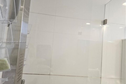 Condominio en venta en Hallandale Beach, Florida, 1 dormitorio, 78.69 m2 № 1715279 - foto 12