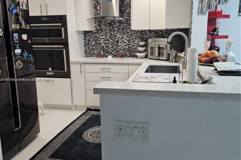 Condominio en venta en Hallandale Beach, Florida, 1 dormitorio, 78.69 m2 № 1715279 - foto 9