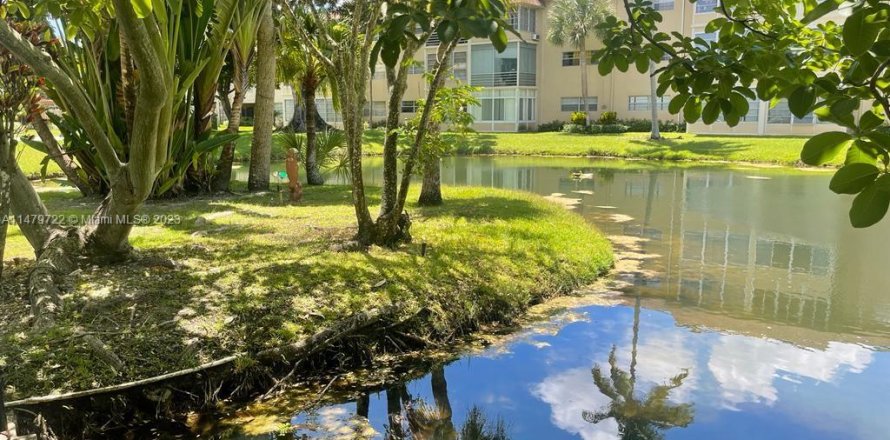 Condominio en Lauderdale Lakes, Florida, 2 dormitorios № 1702549