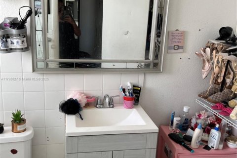 Villa ou maison à vendre à Hialeah, Floride: 3 chambres, 180.23 m2 № 1933610 - photo 8