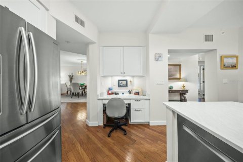 Condominio en venta en Sarasota, Florida, 2 dormitorios, 177.91 m2 № 2093917 - foto 14
