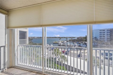 Condominio en venta en Sarasota, Florida, 2 dormitorios, 177.91 m2 № 2093917 - foto 24
