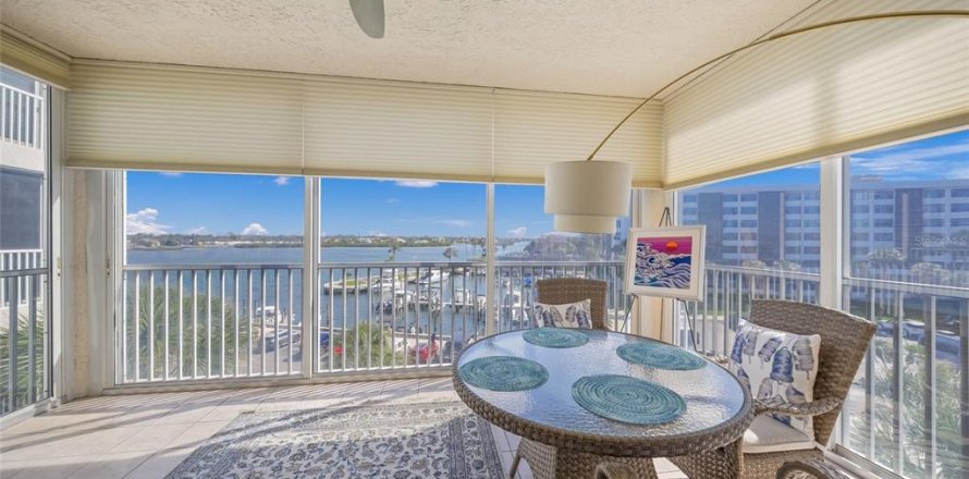 Condominio en Sarasota, Florida, 2 dormitorios  № 2093917