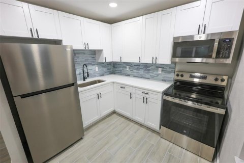 Appartement à louer à Madeira Beach, Floride: 1 chambre, 53.33 m2 № 2386339 - photo 4
