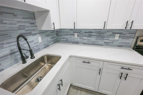 Appartement à louer à Madeira Beach, Floride: 1 chambre, 53.33 m2 № 2386339 - photo 5