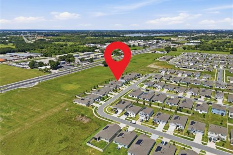 House in Winter Haven, Florida 3 bedrooms, 193.24 sq.m. № 2142771 - photo 3
