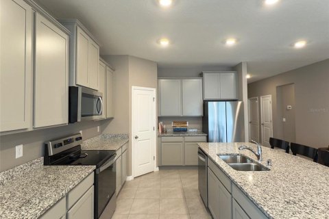 Casa en alquiler en Brooksville, Florida, 4 dormitorios, 189.99 m2 № 1792247 - foto 4