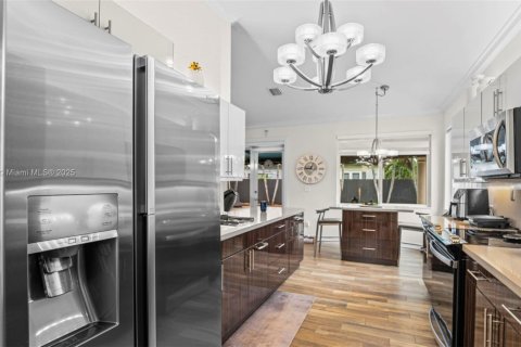 House in Miami Lakes, Florida 4 bedrooms, 175.4 sq.m. № 1820420 - photo 12
