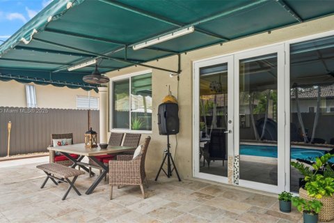 House in Miami Lakes, Florida 4 bedrooms, 175.4 sq.m. № 1820420 - photo 25