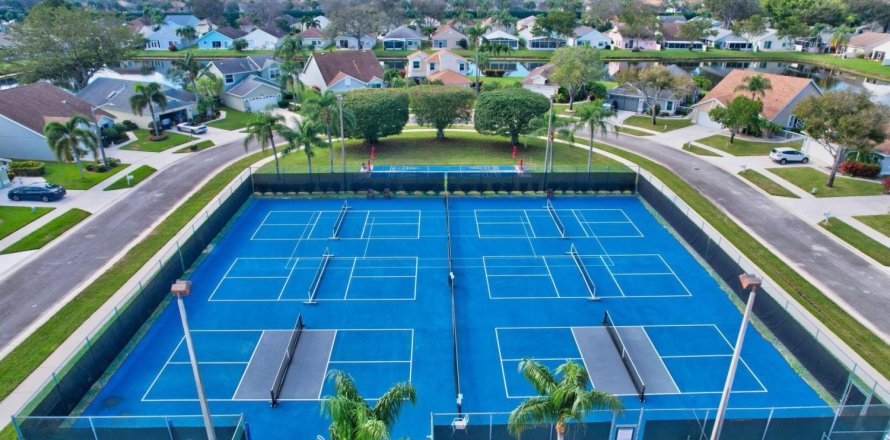 House in Delray Beach, Florida 3 bedrooms, 137.77 sq.m. № 979159