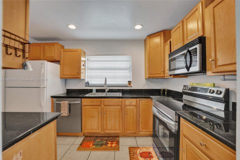 Adosado en venta en Pembroke Pines, Florida, 4 dormitorios, 150.13 m2 № 1748007 - foto 1