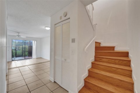 Adosado en venta en Pembroke Pines, Florida, 4 dormitorios, 150.13 m2 № 1748007 - foto 5