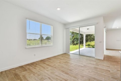 House in Zephyrhills, Florida 5 bedrooms, 332.13 sq.m. № 1899735 - photo 8