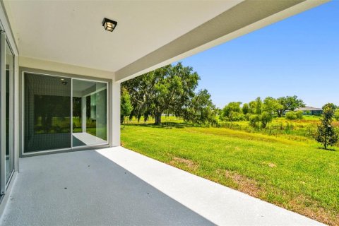 House in Zephyrhills, Florida 5 bedrooms, 332.13 sq.m. № 1899735 - photo 27